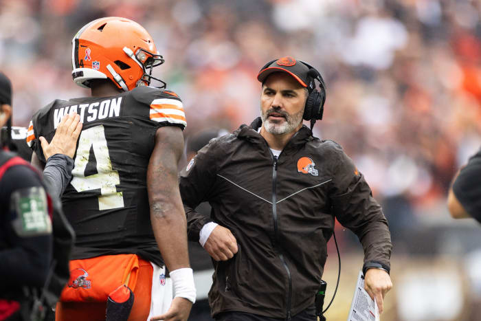 Sep 10, 2023; Cleveland, Ohio, USA; Cleveland Browns head coach Kevin Stefanski congratulates quarterback Deshaun Watson (4) for his touchdown run against the Cincinnati Bengals during the second quarter at Cleveland Browns Stadium.
